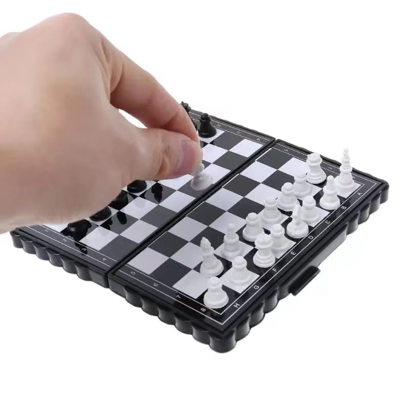 Mini Magnetisches Schachspiel  – Board Game Cafe Bewertung und Preis